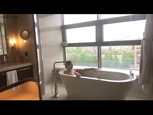 ❤️ Milžiniškas kūdikis aistringai masturbuoja savo putę vonios kambaryje ️ Porno fb prie mūsų ❌❤