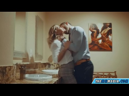 ❤️ Kai krūtininga blondinė vilioja tave viešajame tualete ️ Porno fb prie mūsų ❌❤